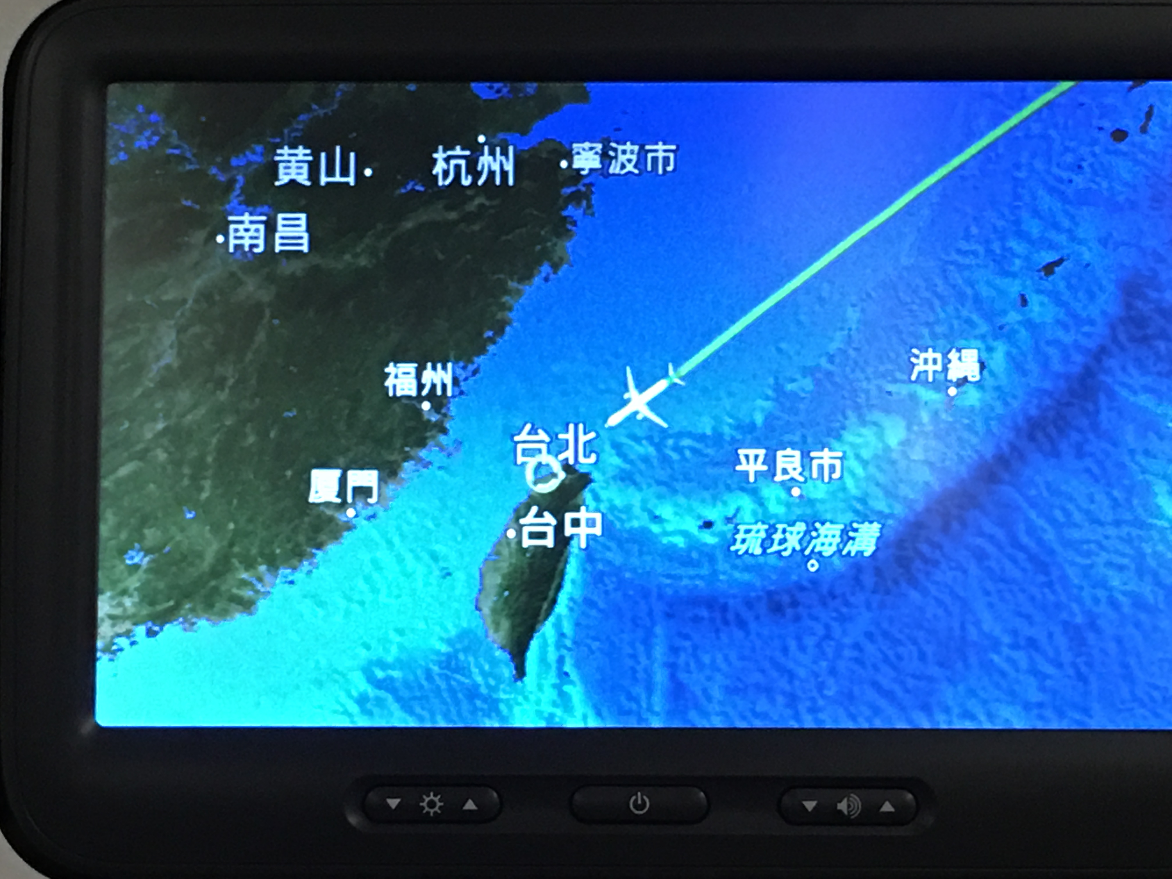 IMG_2432 12月26日函館発台北行きエバー航空137便ビジネスクラス