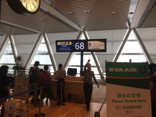 6月8日新千歳発台北行きエバー航空165便ビジネスクラス 旅 食べ歩き ときどきクッキング