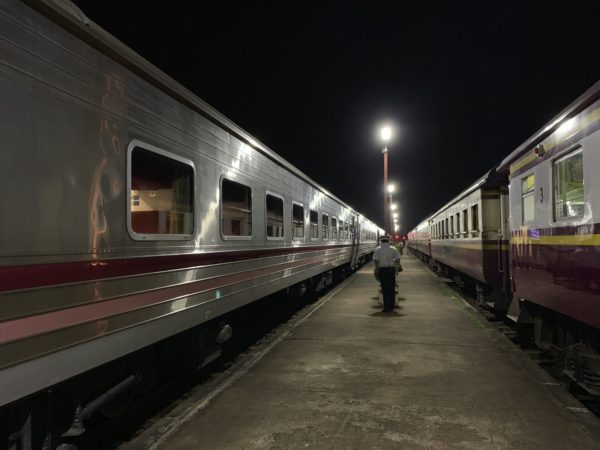 B594D3E7-3BFF-4918-AD40-8F2D5610059B-600x450 ノンカーイから寝台列車でバンコクへ